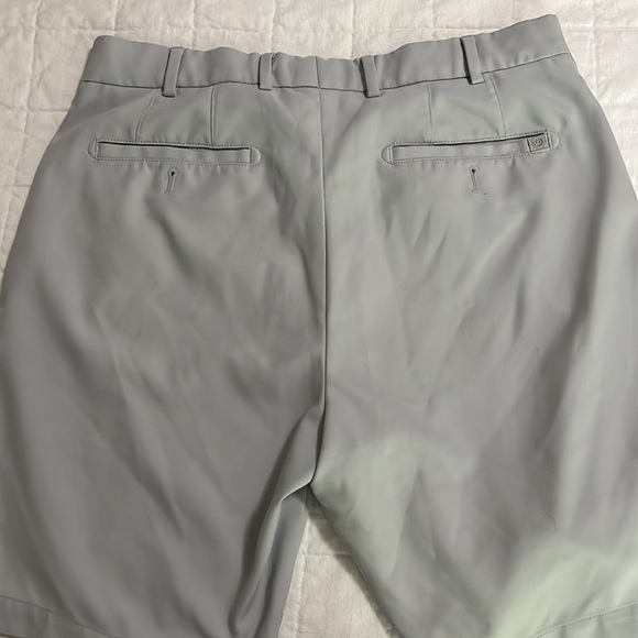 Peter Millar Salem Peformance Short - Size 32 - Picture 4 of 4